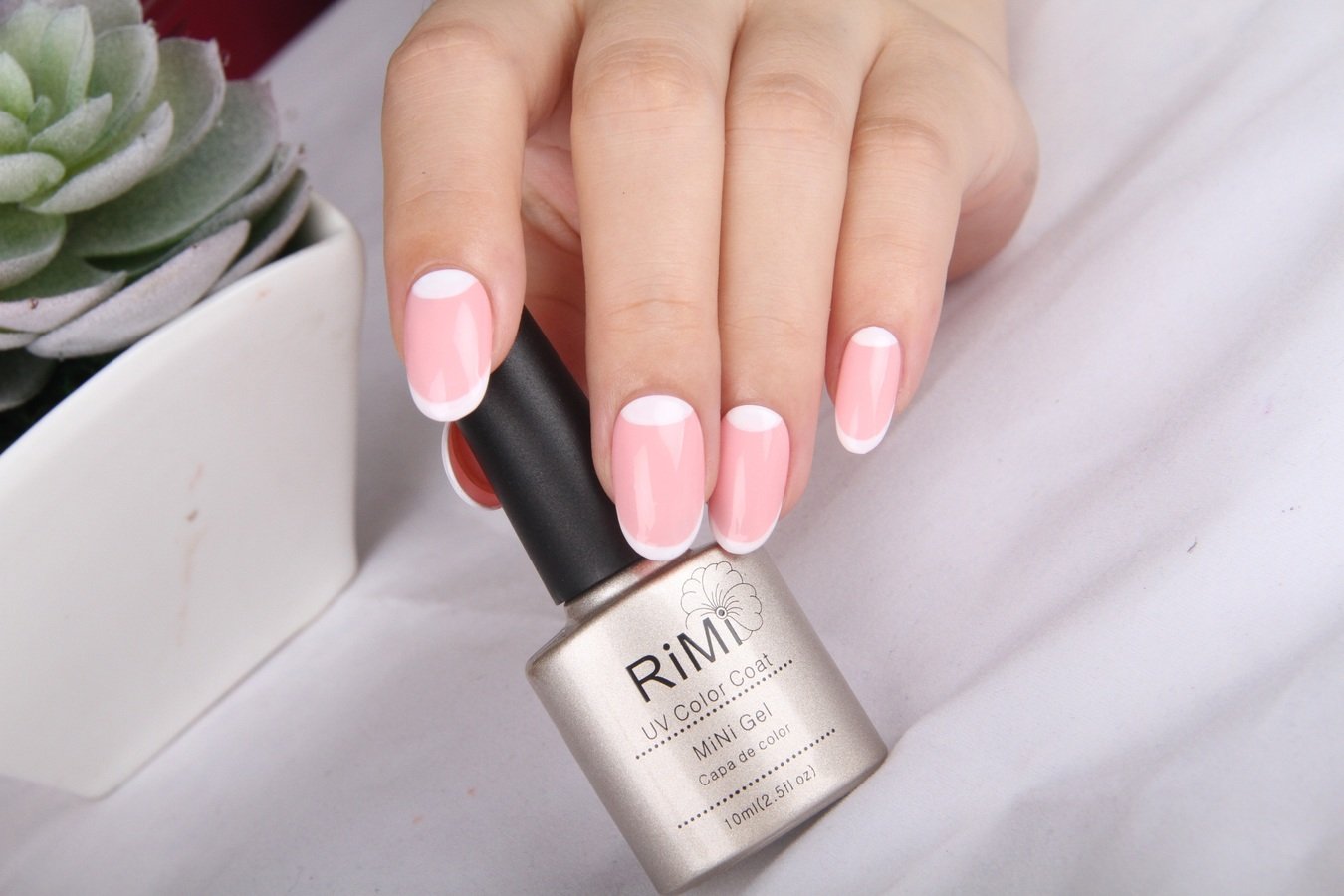 hand-woman-finger-red-nail-lip-601224-pxhere.com_